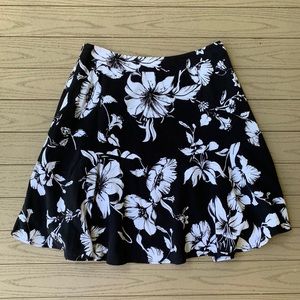 White House Black Market Blck & White Floral Skirt